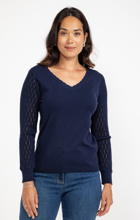 Pull avec strass au col