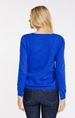Pull avec boutons au col