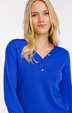 Pull avec boutons au col