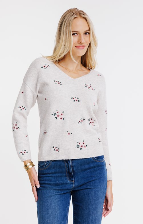 Pull broderie all over
