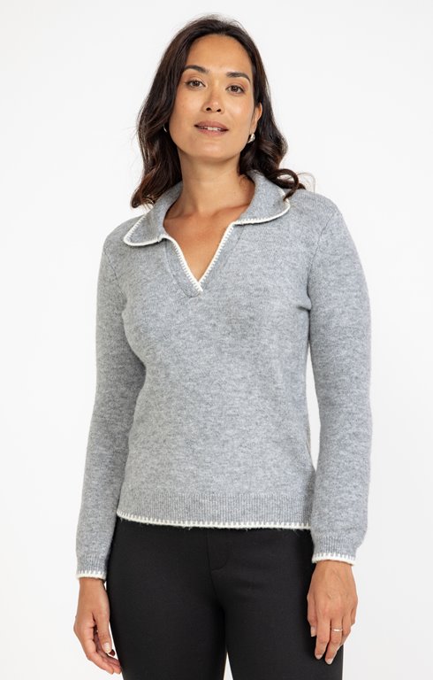 Pull avec détails contrastés