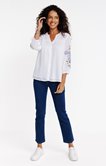 Blouse avec manches brodées