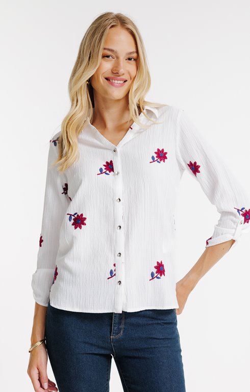 Chemise unie et broderie fleurs