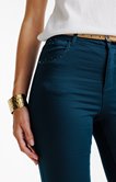 Pantalon 7/8 coupe slim avec ceinture