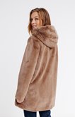 Manteau en fausse fourrure 
