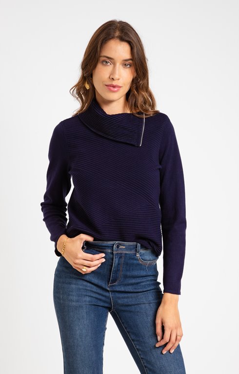 Pull col cassé